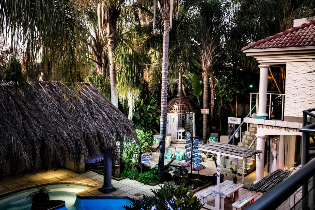 Club Cocomo Hartbeespoort Bagian luar foto