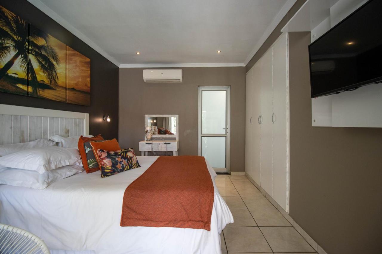 Club Cocomo Hartbeespoort Bagian luar foto