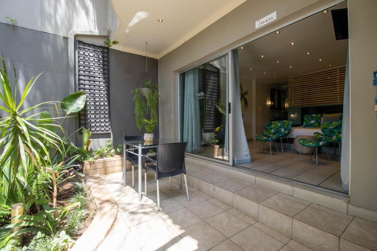 Club Cocomo Hartbeespoort Bagian luar foto
